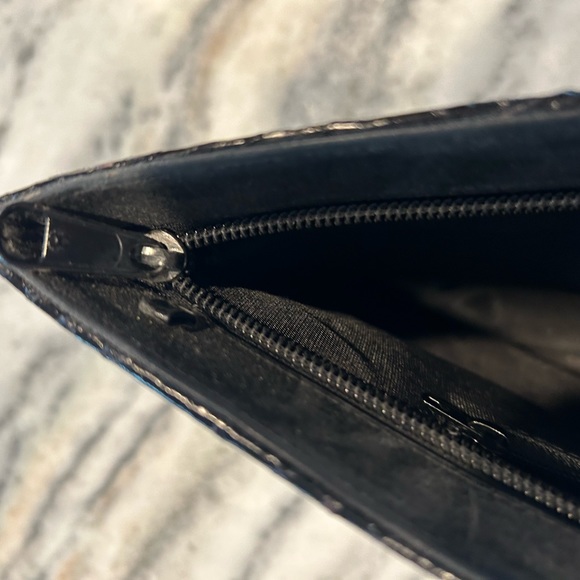 Jasmin authentic snake skin envelope with zipper - Picture 3 of 5